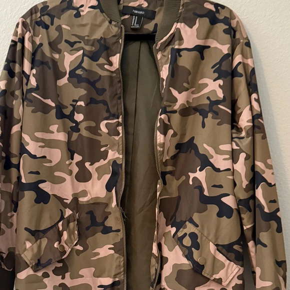 Forever 21 camo rain jacket - Picture 4 of 5